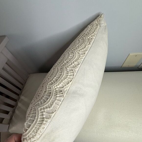 Vintage Throw Pillow Shell Pattern  12  X 20 Cream With Scalloped Edges - Picture 3 of 5